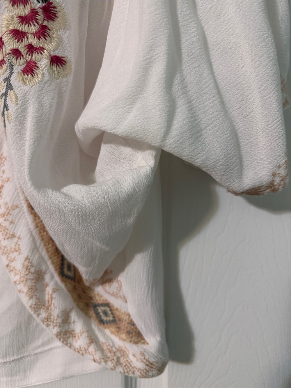 Embroidered Rhauna - Picture 4 of 4